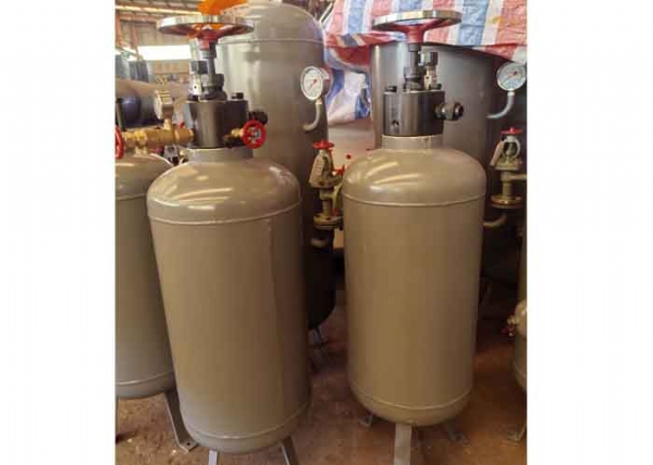 如何保持船用空气瓶的压力？